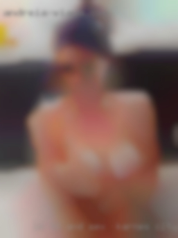 I'm 48 and an oral sex in Karnes City, Texas fiend.